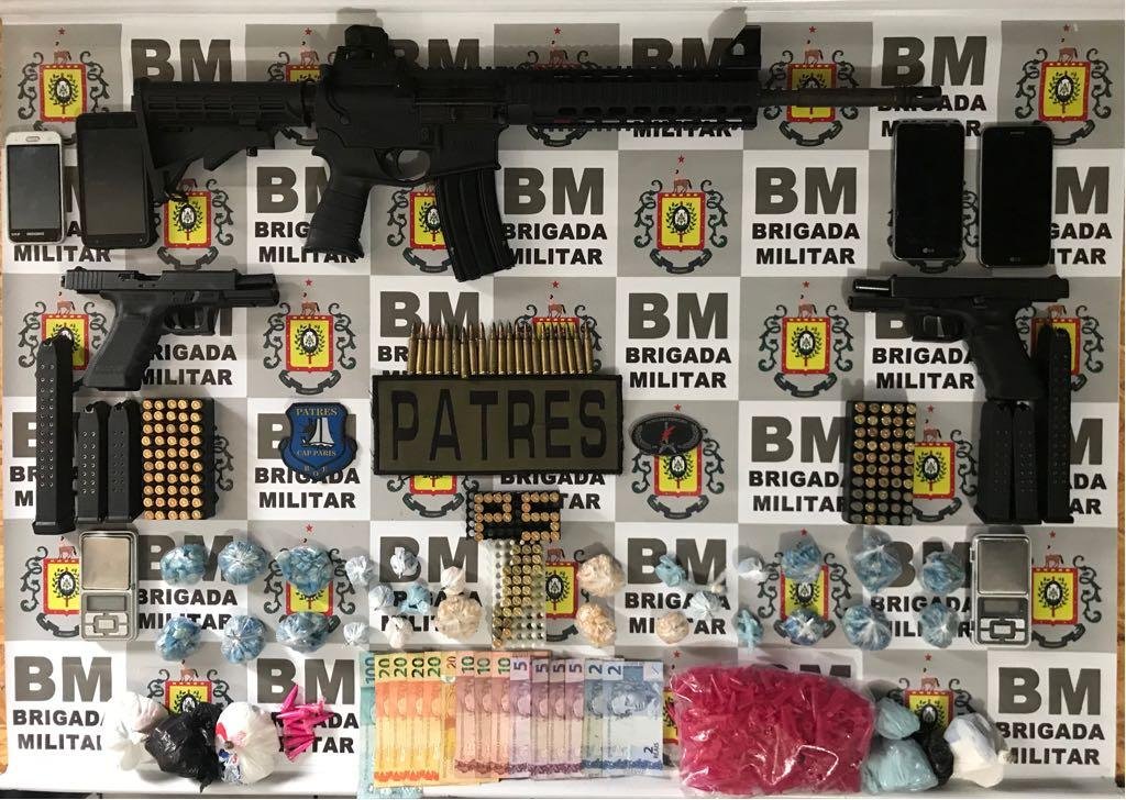 Policiais do BOE apreendem fuzil e pistolas na zona Leste de Porto Alegre