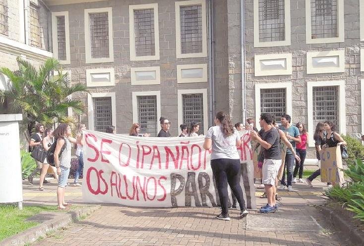Professores e estudantes devem seguir mobilizados at&eacute; nova assembleia