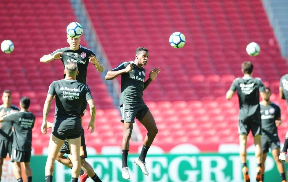 Inter foca em finaliza&ccedil;&otilde;es e bola parada em treino