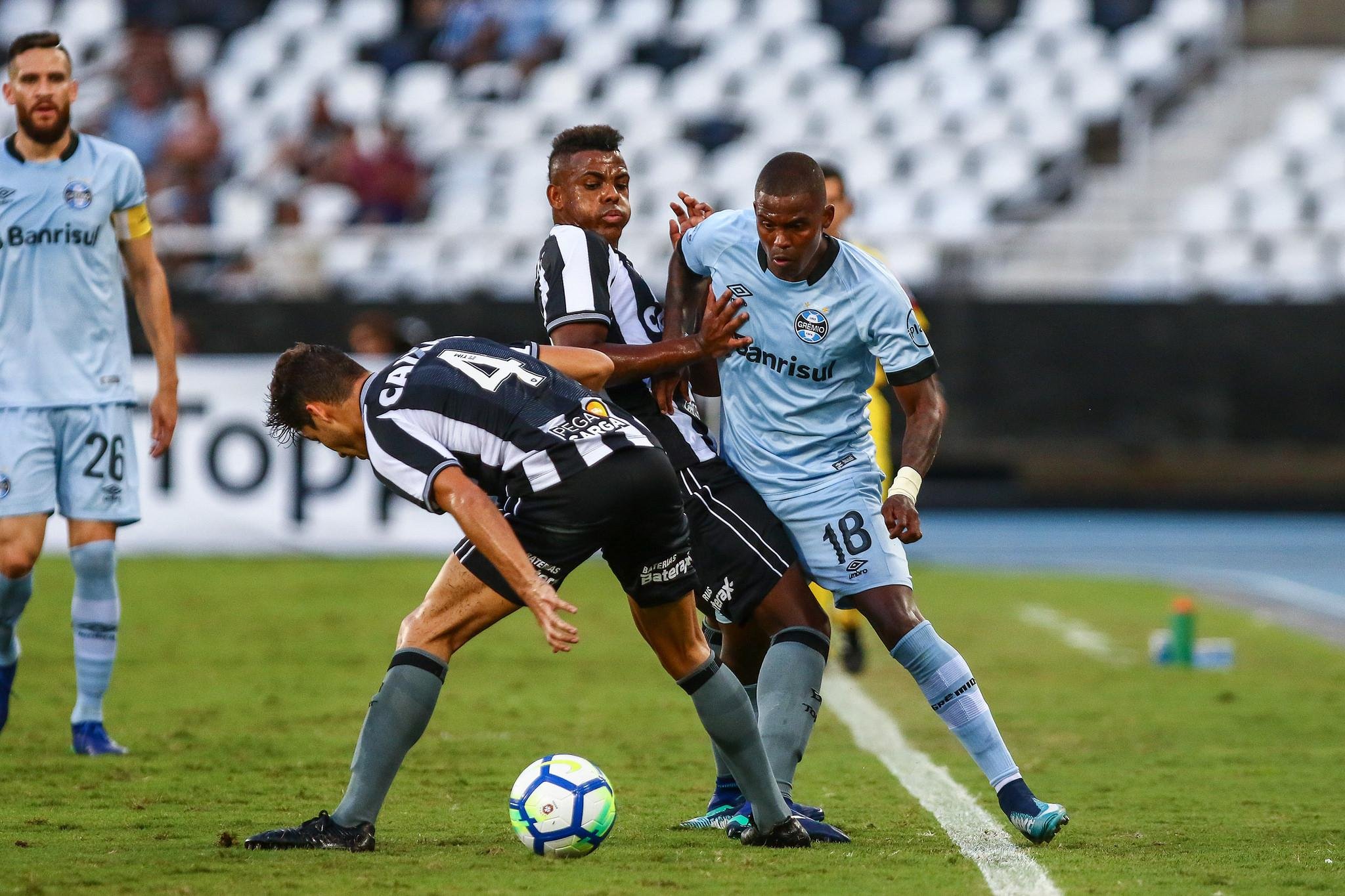Tricolor fez frente aos cariocas, mas mostrou falhas que permitiram o 2 a 1