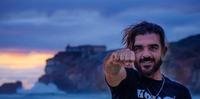 Rodrigo Koxa bateu recorde e pegou a maior onda da história do surfe