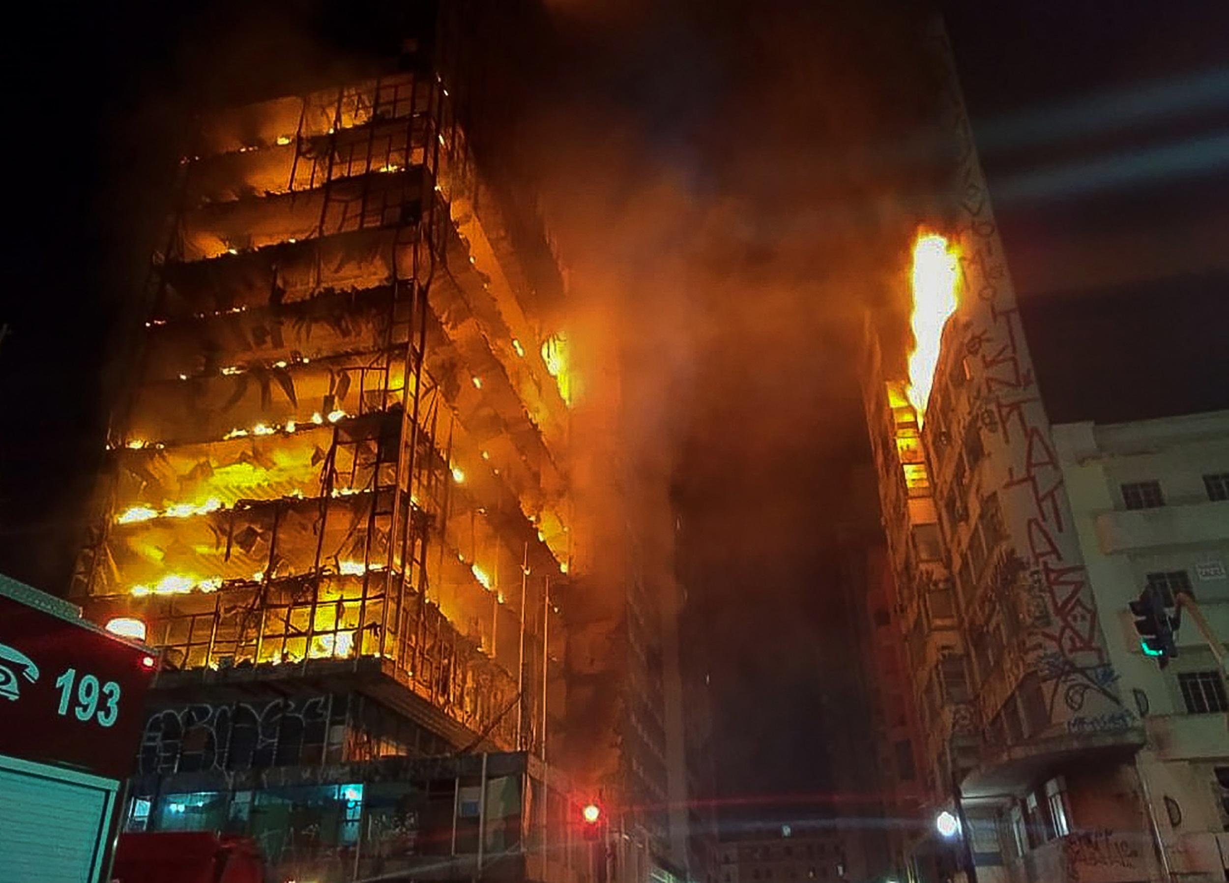 Pr&eacute;dio come&ccedil;ou a desabar no instante em que v&iacute;tima terminava de ser amarrar no equipamento de seguran&ccedil;a