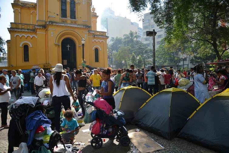 Segundo a Cruz Vermelha, at&eacute; a essa ter&ccedil;a-feira, j&aacute; haviam 5 toneladas de sacolas com roupas e alimentos