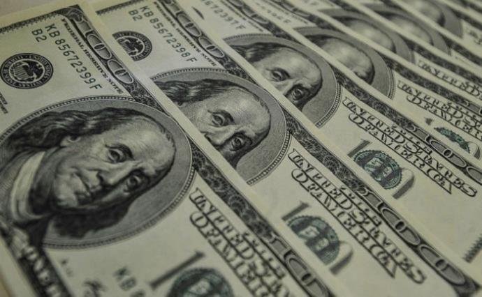 D&oacute;lar fecha cotado a R$ 3,55, maior patamar em quase 2 anos