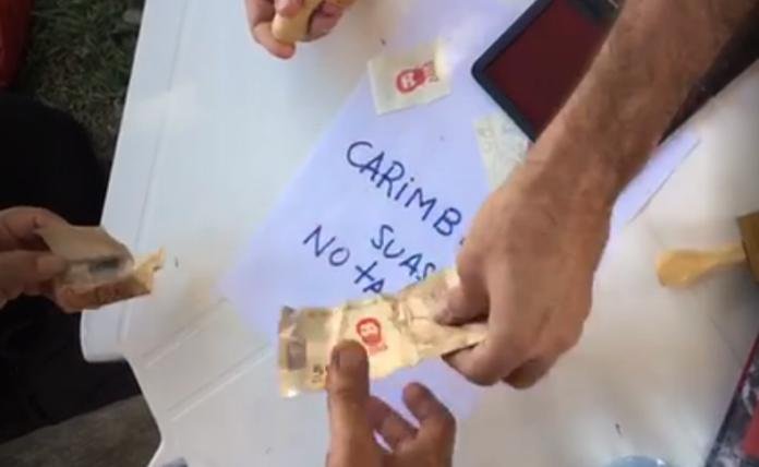 Banco divulgou nota informando que notas com rabiscos, s&iacute;mbolos e marcas estranhas podem ser depositadas