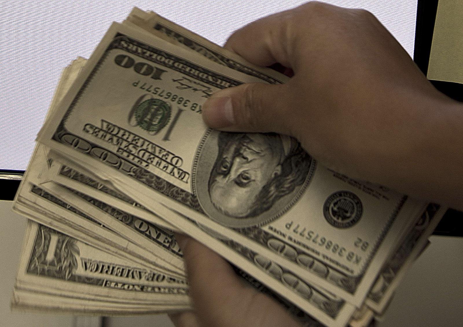 Moeda norte-americana foi cotada a R$ 3,531, uma baixa de 0,52%