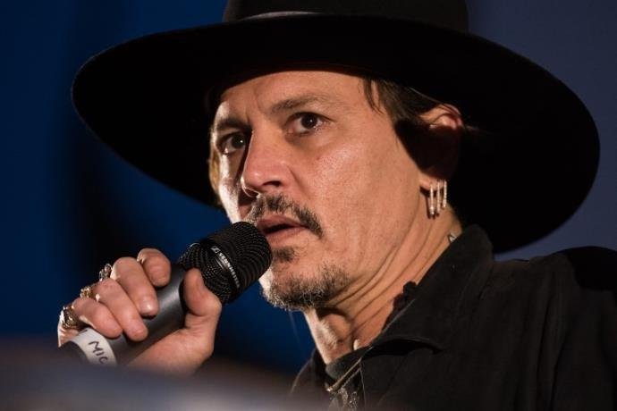 Ex-seguran&ccedil;as processam Johnny Depp por falta de pagamento