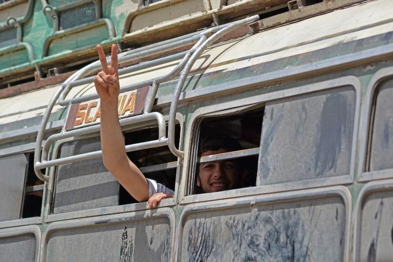 &Ocirc;nibus para retirada dos civis come&ccedil;ou a chegar nesta sexta-feira