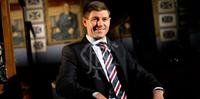 Steven Gerrard é anunciado como novo técnico do Rangers, da Escócia 