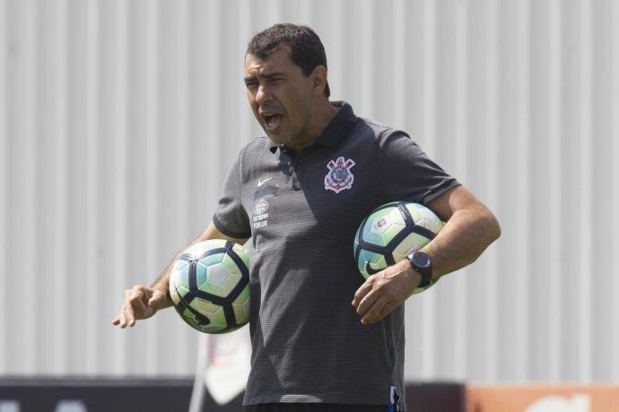 Carille citou a estrat&eacute;gia de Renato Portaluppi e Mano Menezes de poupar jogadores no Brasileiro