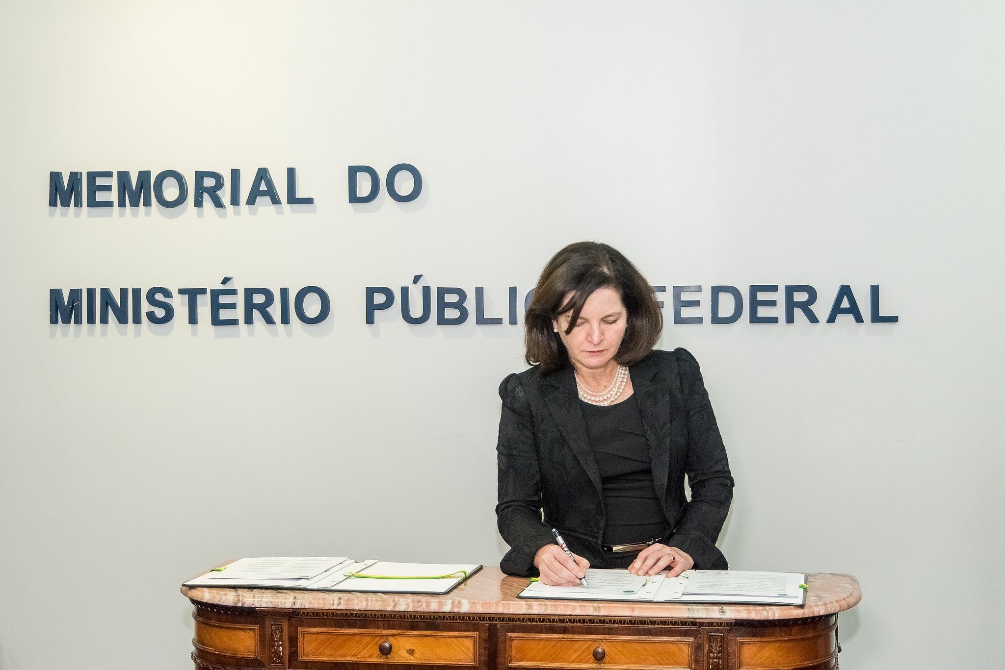 Raquel Dodge d&aacute; parecer favor&aacute;vel prorroga&ccedil;&atilde;o de inqu&eacute;rito sopre Decreto dos Portos