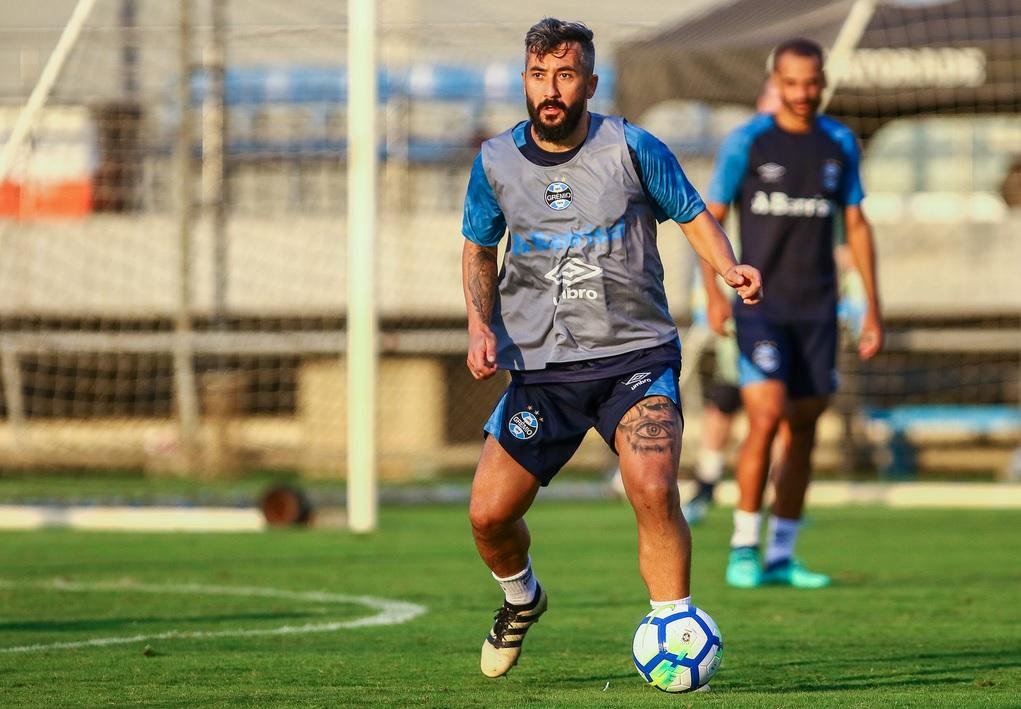 Douglas participou de treino do Gr&ecirc;mio