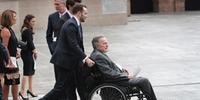 Bush, de 93 anos, deu entrada na unidade de terapia intensiva um dia após o enterro de sua mulher