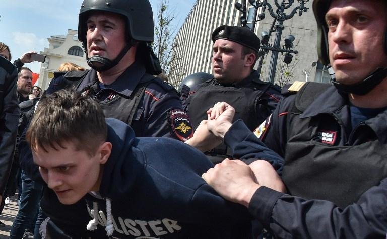 Partid&aacute;rios de opositor russo Navalny s&atilde;o detidos em protestos contra Putin 