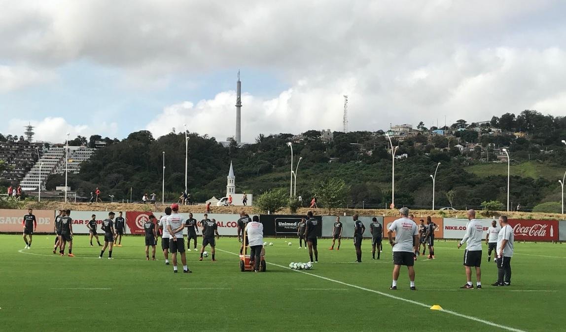 Inter encerra prepara&ccedil;&atilde;o para jogo contra Flamengo com d&uacute;vida no time 