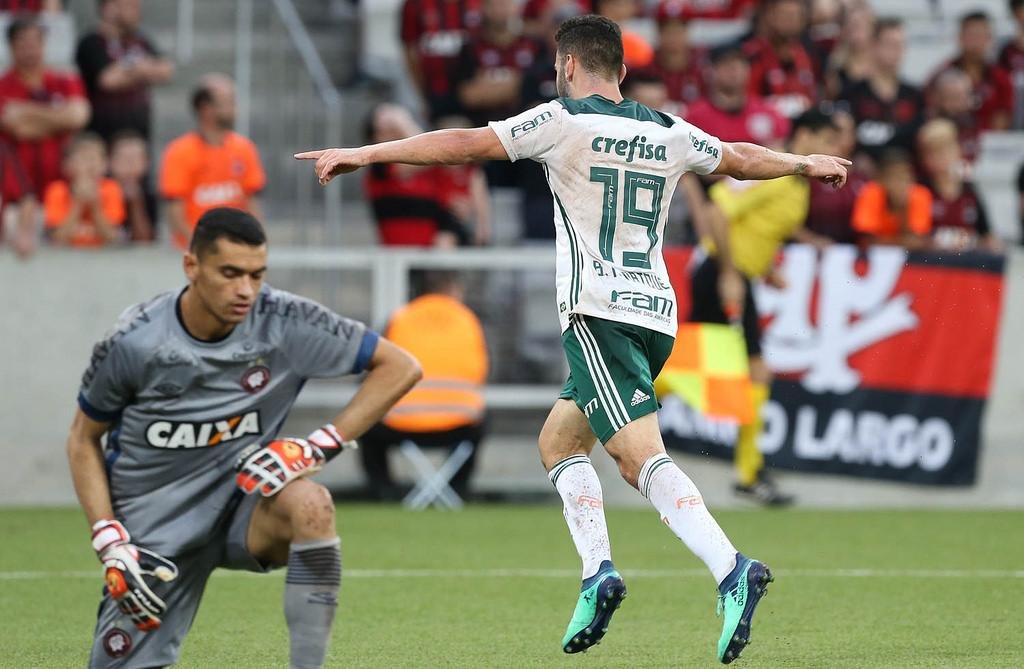 Palmeiras vence o Atl&eacute;tico-PR por 3 a 1 na Arena da Baixada