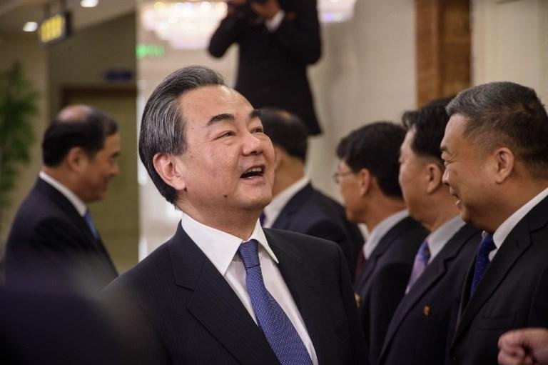 Chefe da diplomacia da China se re&uacute;ne com Kim Jong Un em Pyongyang