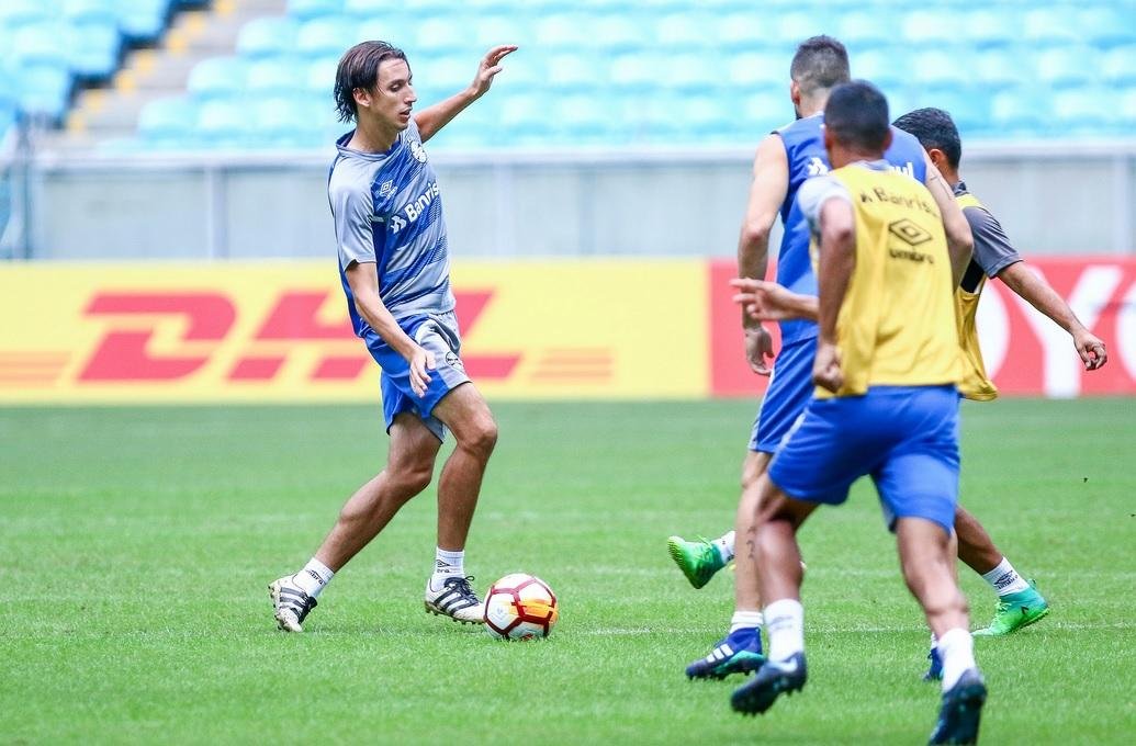 Poss&iacute;vel convoca&ccedil;&atilde;o de Geromel for&ccedil;ou Gr&ecirc;mio a acelerar busca por novo zagueiro