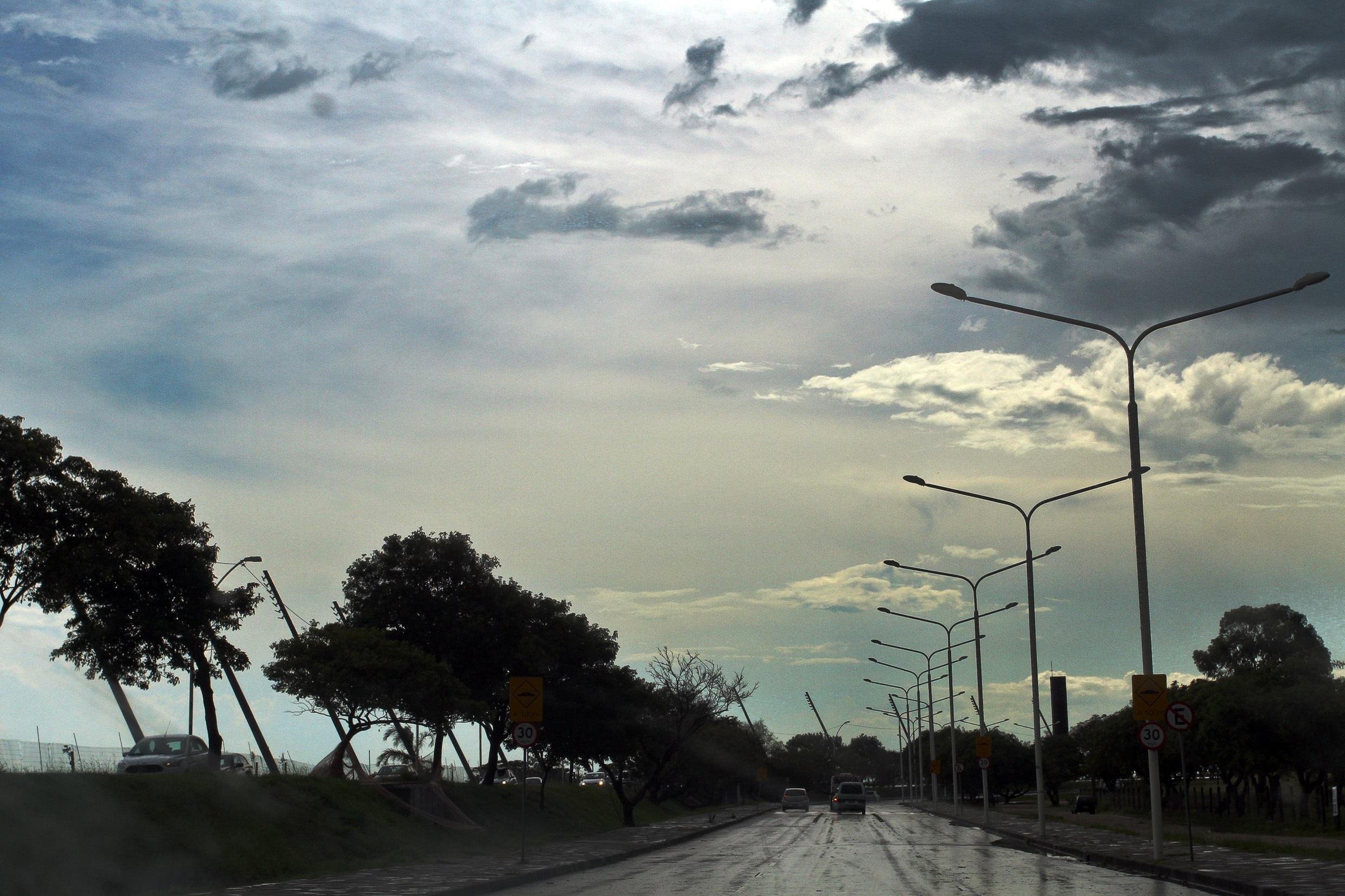 Metade Oeste deve receber chuva nesta ter&ccedil;a-feira