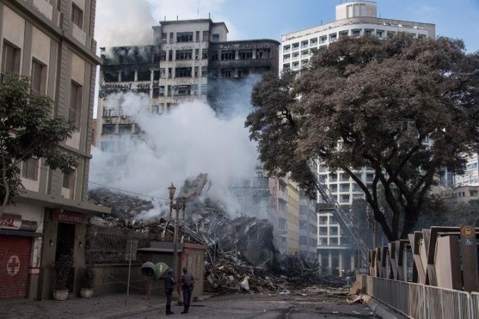V&iacute;timas do inc&ecirc;ndio em S&atilde;o Paulo come&ccedil;am a receber aux&iacute;lio-moradia