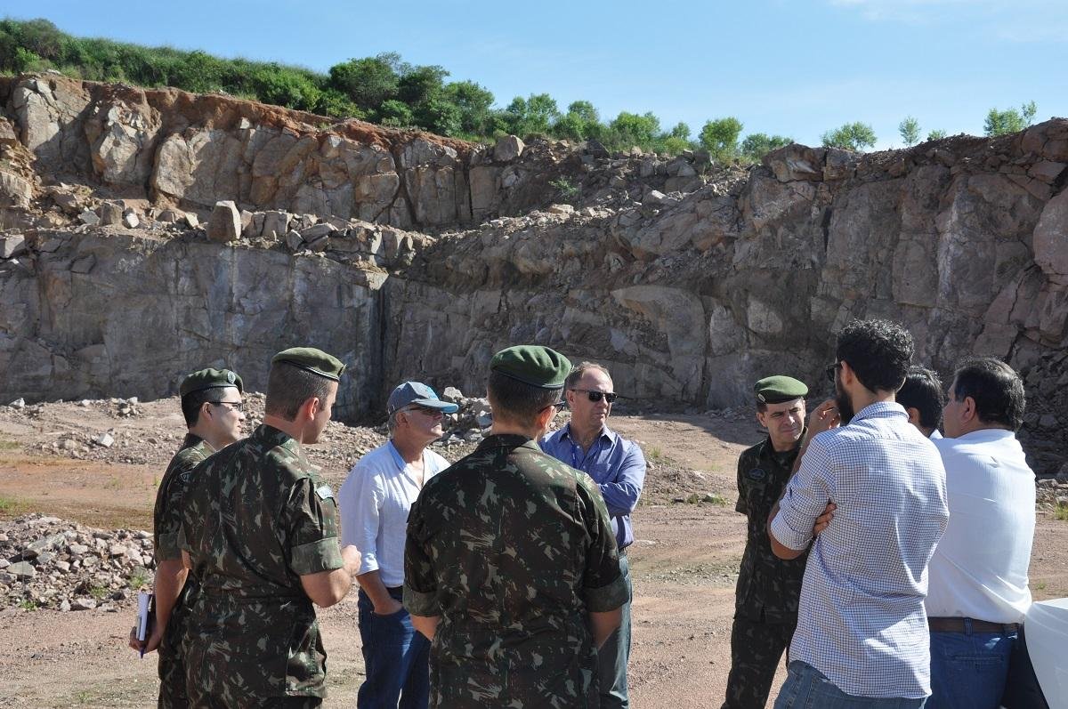 Representantes de Dnit e Ex&eacute;rcito vistoriaram lotes 1 e 2 da duplica&ccedil;&atilde;o da BR 116