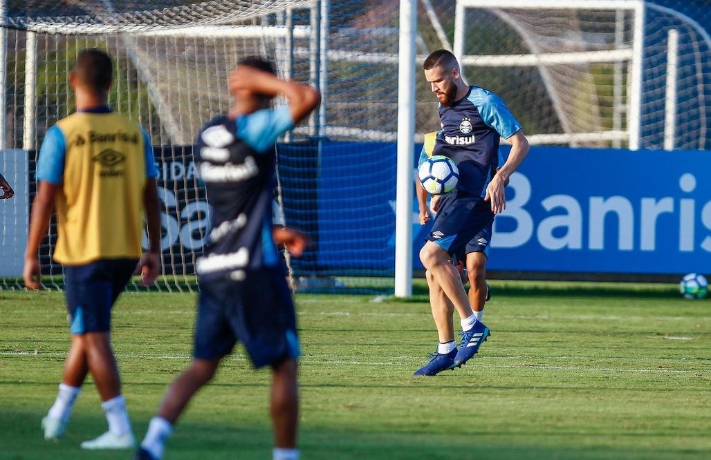 Marcelo Oliveira deve voltar &agrave; lateral esquerda no jogo de hoje