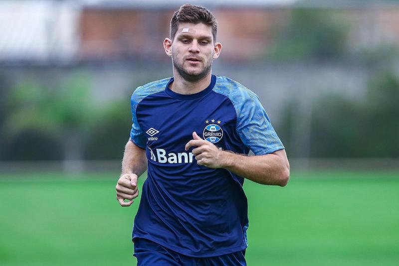 Kannemann est&aacute; liberado para o Gre-Nal de s&aacute;bado