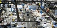 Produção industrial cai 0,1% em março ante fevereiro, revela IBGE