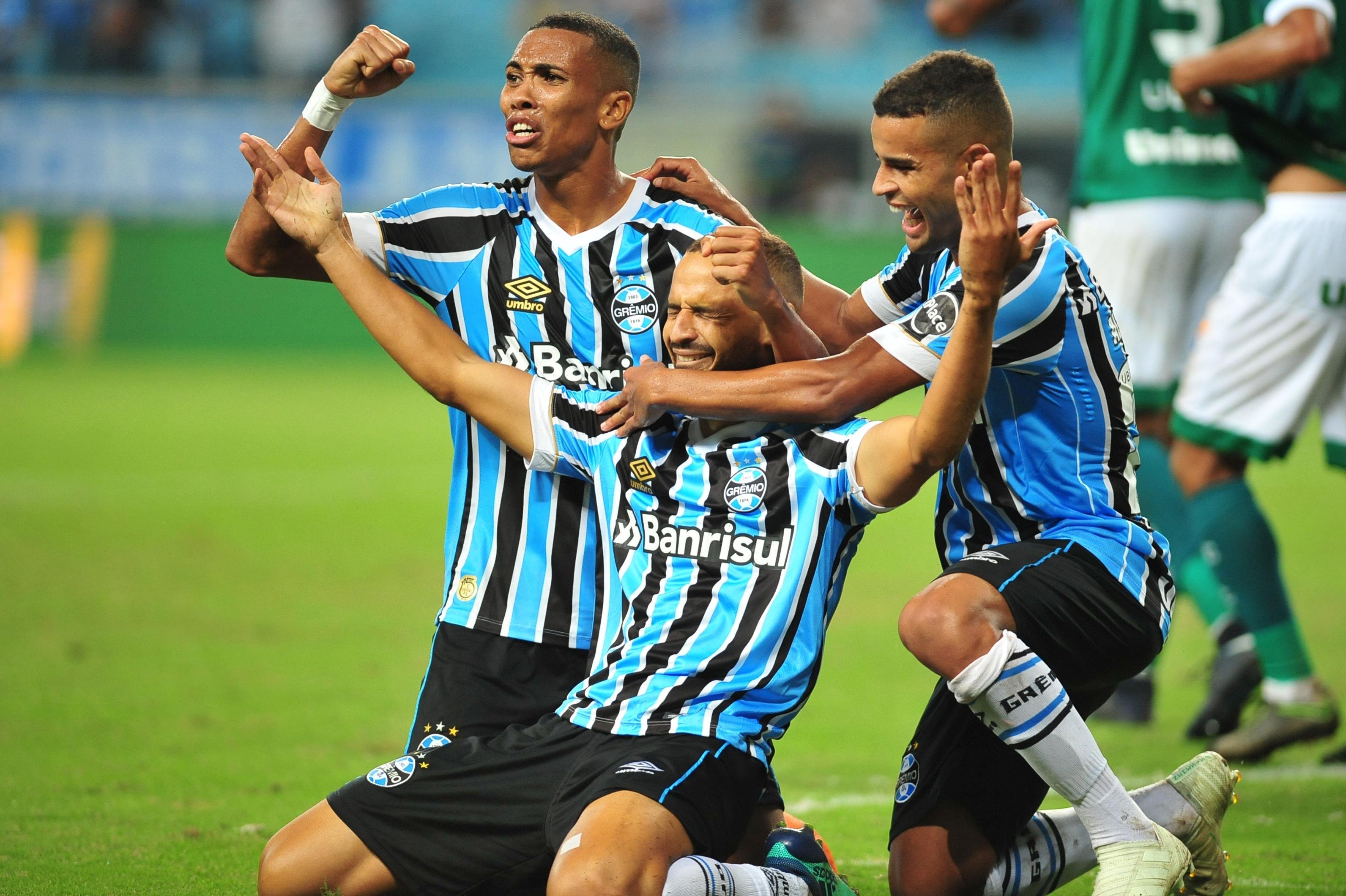 Com reservas, Gr&ecirc;mio venceu o Goi&aacute;s por 3 a 1 na Arena