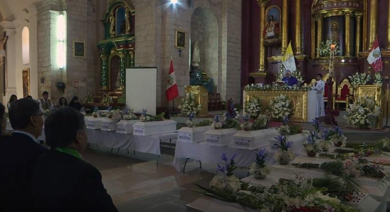 Restos mortais de 23 desaparecidos s&atilde;o entregues a fam&iacute;lias no Peru