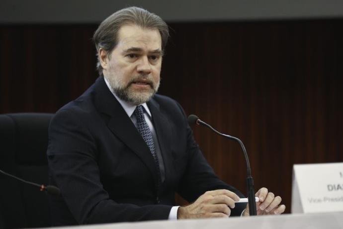 Ministro pediu informa&ccedil;&otilde;es adicionais &agrave; peti&ccedil;&atilde;o assinada por defesa de ex-presidente
