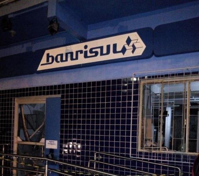 Criminosos arrombam ag&ecirc;ncias banc&aacute;rias em Formigueiro 