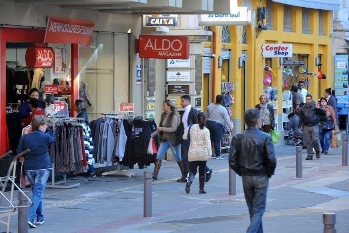 Vendas do varejo sobem 0,3% em mar&ccedil;o ante fevereiro, revela IBGE
