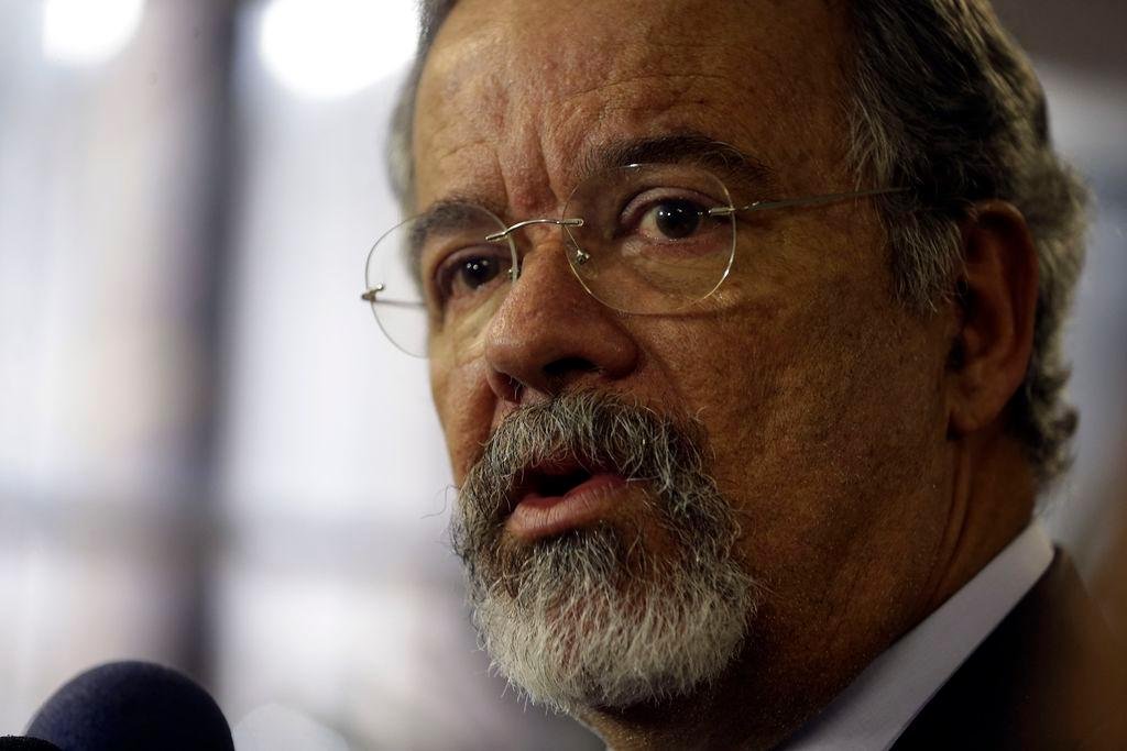 Ministro estima que mil&iacute;cias devam se perpetuar durante pleito