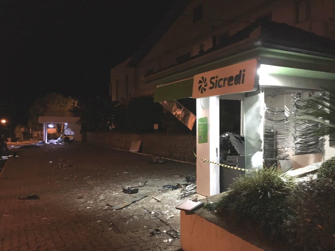 Pr&eacute;dios ficaram parcialmente destru&iacute;dos
