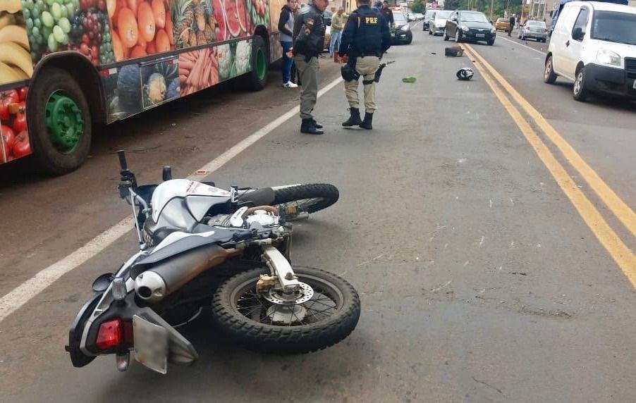 Condutor invadiu pista contr&aacute;ria e foi atendido, mas n&atilde;o resistiu aos ferimentos