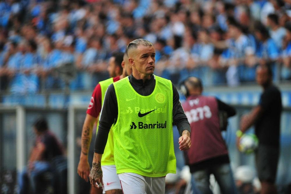 Melo defendeu D&acute;Alessandro das cr&iacute;ticas de Romildo Bolzan pela confus&atilde;o com Luan