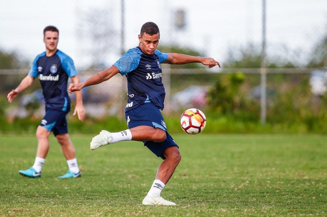 Atacante comentou festa dos jogadores ap&oacute;s convoca&ccedil;&atilde;o de Pedro Geromel
