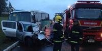 Acidente entre carro e micro-ônibus mata uma pessoa e deixa 21 feridas em Soledade