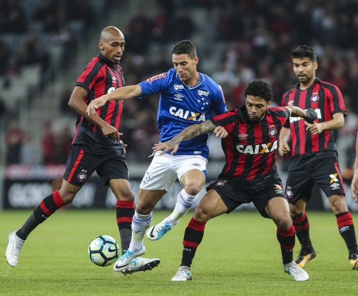 Equipe joga contra Atl&eacute;tico Paranaense nesta quarta-feira, na Arena da Baixada
