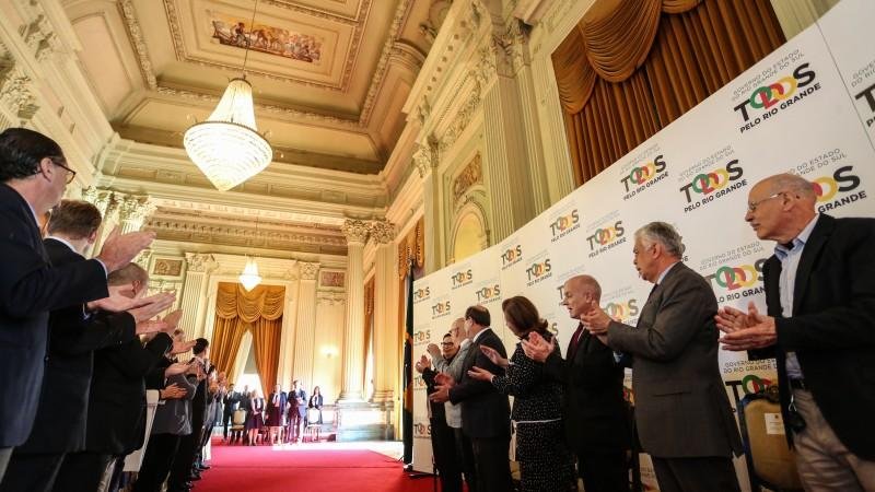 Pal&aacute;cio Piratini ganha presente de 97 anos