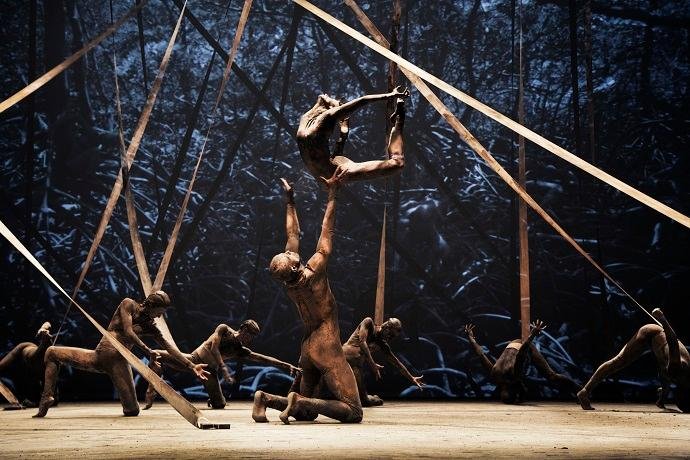 Coreografia tem como coneito a contru&ccedil;&atilde;o de um "bicho-homem"