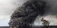 Erupção no Kilauea deixa gigantesca nuvem de cinzas