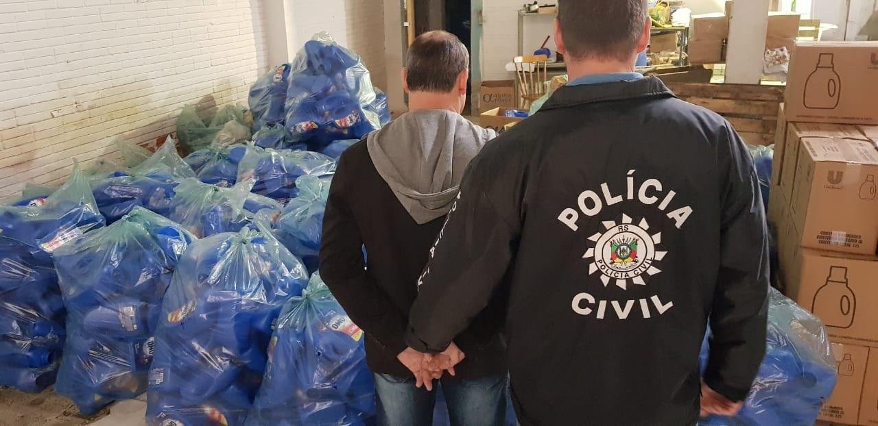 Local produzia sab&atilde;o l&iacute;quido para roupas e vendia em frascos da marca Omo
