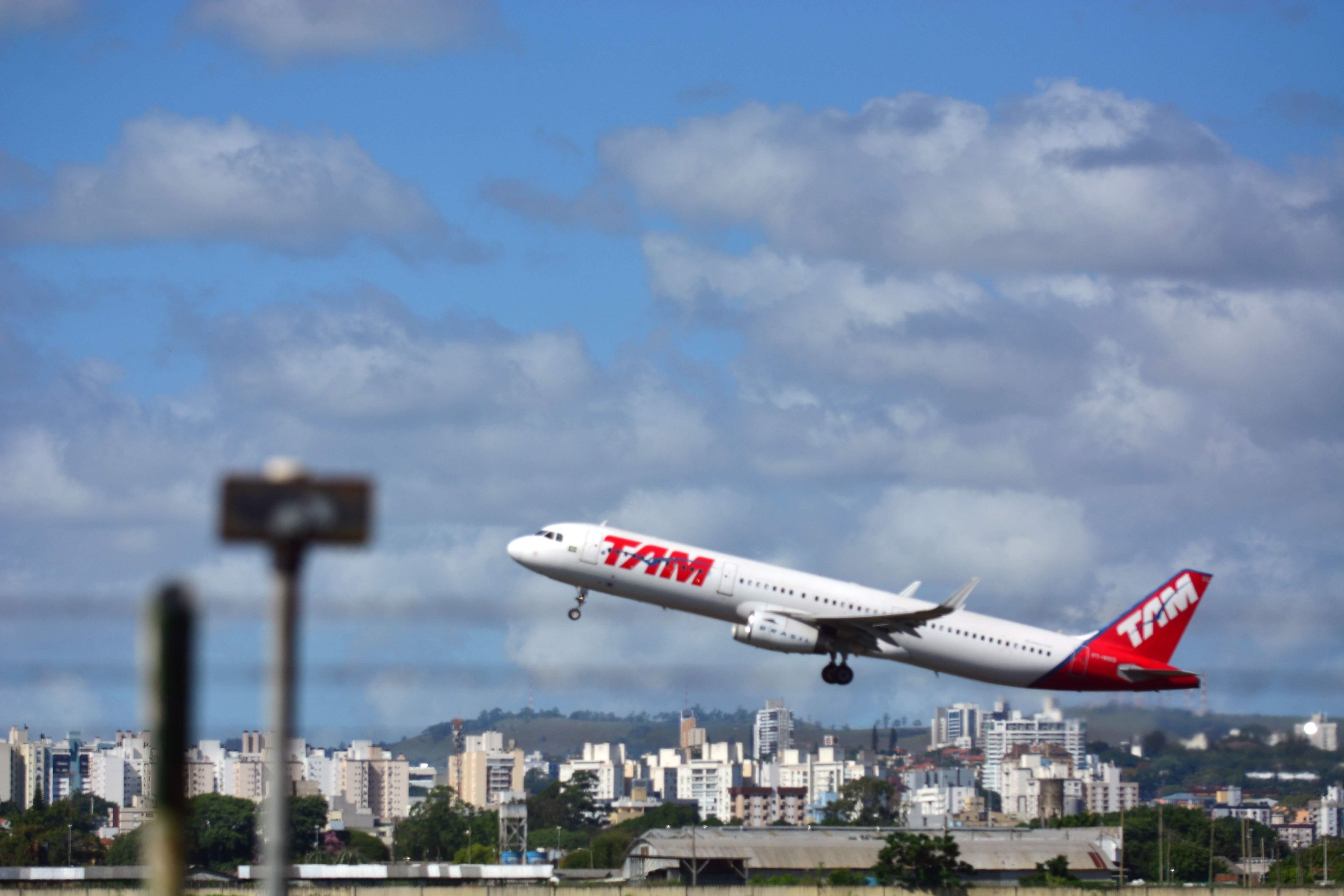 TAM est&aacute; autorizada a ter tr&ecirc;s frequ&ecirc;ncias entre Brasil e Bol&iacute;via