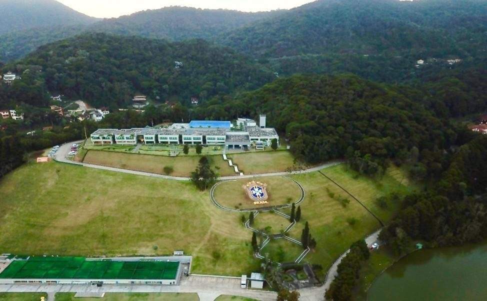 Tite recebe 20 dos 23 convocados nesta segunda na Granja Comary
