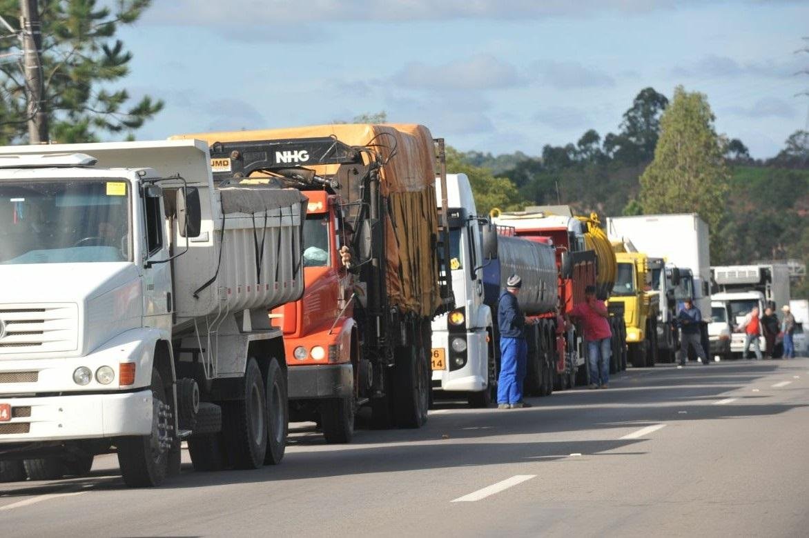 Protesto na ERS 122, em S&atilde;o Sebasti&atilde;o do Ca&iacute;	
