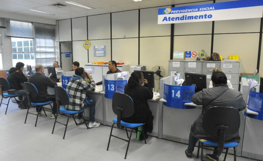  A partir de agora, o segurado dever&aacute; acessar o Meu INSS ou ligar para o telefone 135