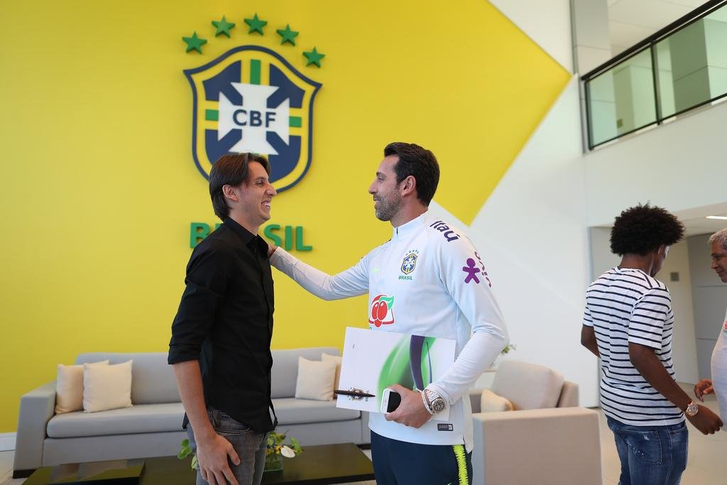 Pedro Geromel chegou a Granja Comary no in&iacute;cio da tarde