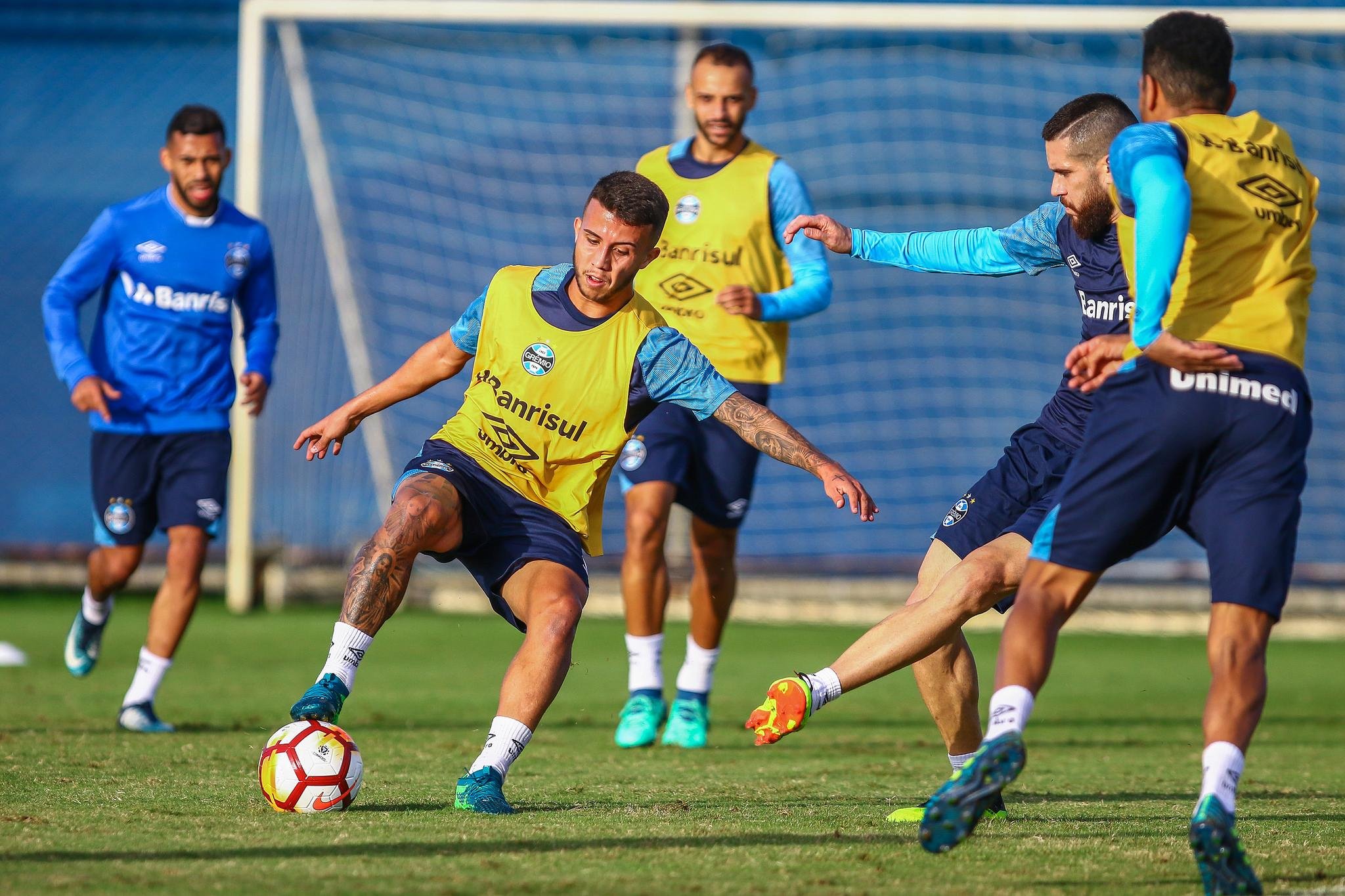 Jogadores treinaram no CT Luiz Carvalho para o jogo contra o Defensor pela Libertadores